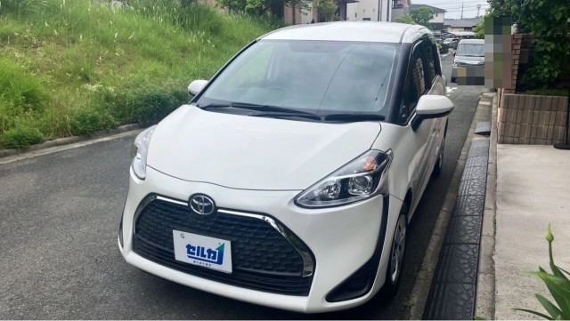 2019 Toyota Sienta Fun Base X — Photo 1