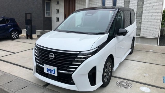 2023 Nissan Serena e-POWER e-POWER Luxion