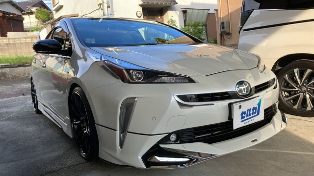 2020 Toyota Prius S Touring Selection — Photo 1