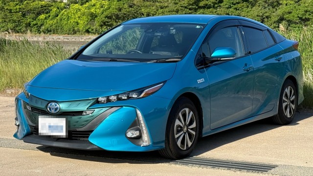 2017 Toyota Prius PHEV A Premium — Photo 1