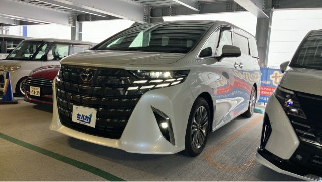 2026 Toyota Alphard Z — Photo 1