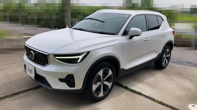 2023 VOLVO VOLVO XC40 Ultimate B4 AWD