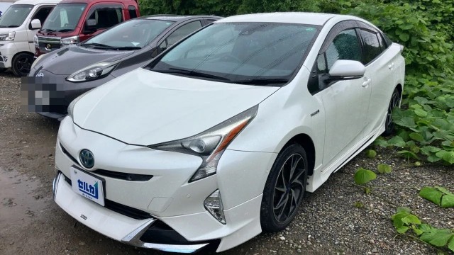 2017 Toyota Prius A Touring Selection — Photo 1