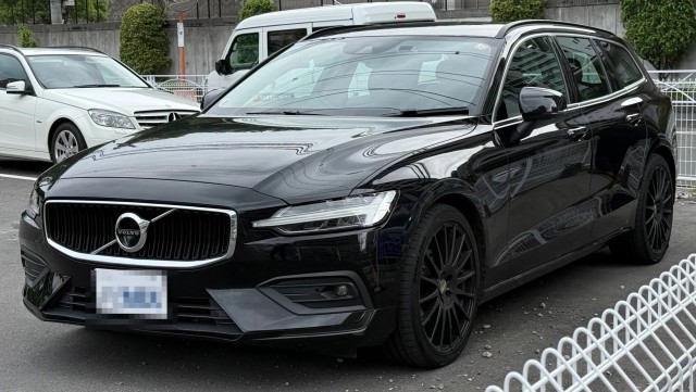 2021 VOLVO V60 B4 Momentum