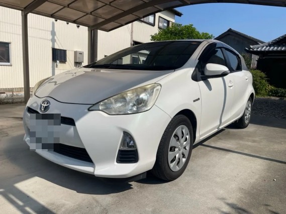 2013 Toyota Aqua S