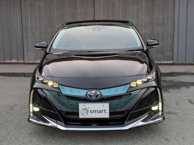 2017 Toyota Prius PHEV 1.8 S Navigation Package — Photo 1