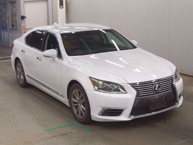 2013 LS460 Version L R Entertainment PG — Photo 1