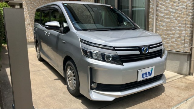 2016 Toyota VOXY Hybrid V — Photo 1