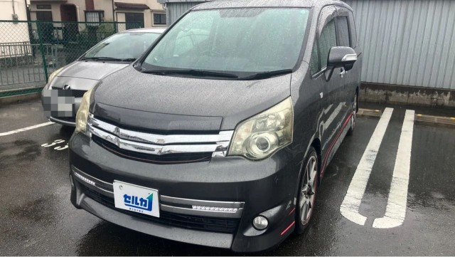 2011 Toyota Noah Si G's Version EDGE — Photo 1