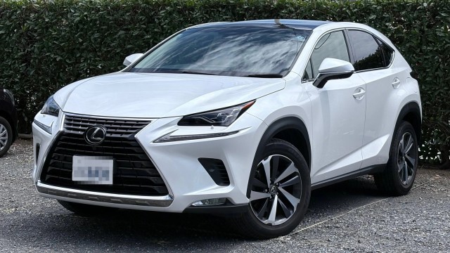 2019 NX NX300i Package