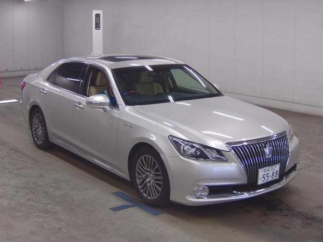 2013 Toyota Crown Majesta Majesta