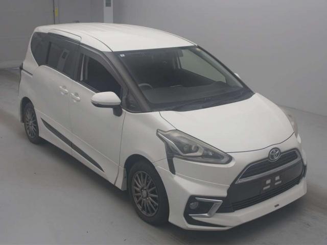 2016 Toyota Sienta G — Photo 1