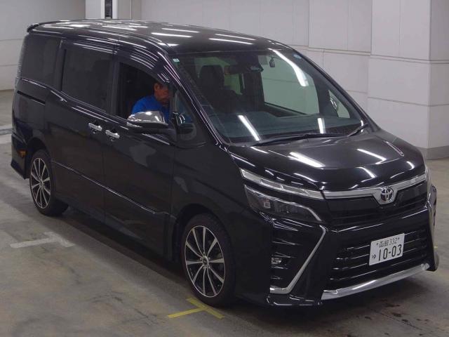 2021 Toyota Voxy ZS Kirameki? 10-inch Navi R Monitor 4WD