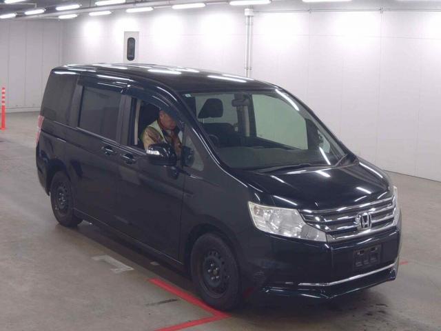 2013 Honda STEPWAGON G E Selection