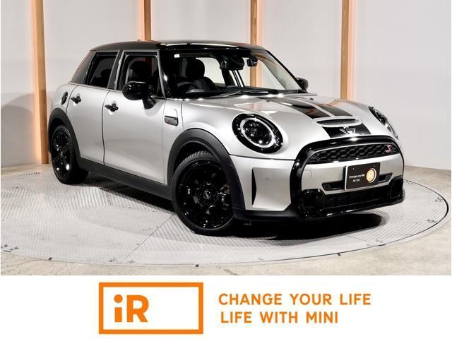 2024 MINI 5HB Cooper S Premium Plus Package Classic Trim