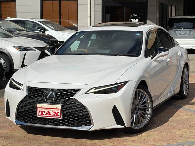 2023 Lexus IS Hybrid IS300h Version L