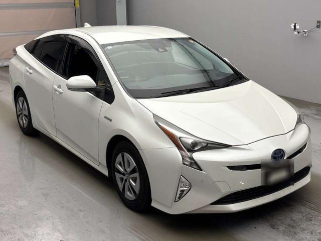 2016 Toyota Prius A — Photo 1