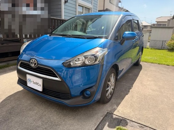 2016 Toyota Sienta X V Package — Photo 1