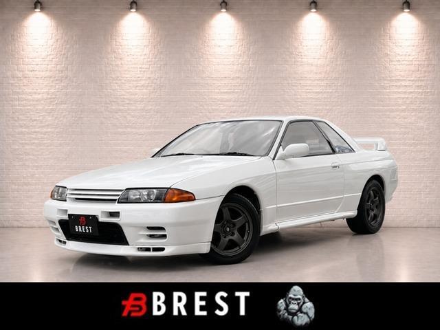 1990 Nissan Skyline Coupe GT-R 5MT / Full Paint / MOMO Steering / Kakimoto Muffler