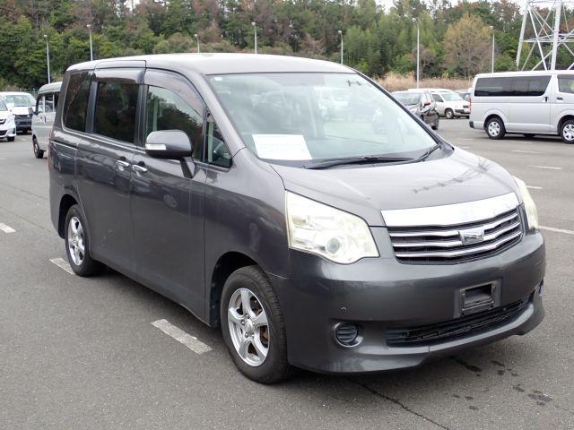 2011 Toyota Noah X Smart Edition — Photo 1