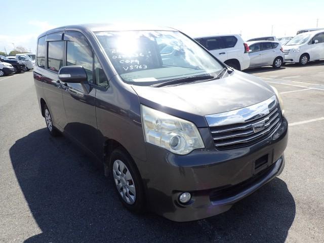 2012 Toyota Noah YY — Photo 1