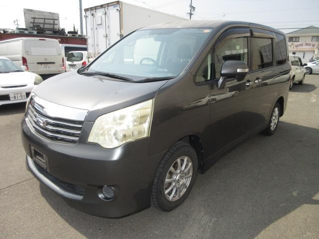 2011 Toyota Noah X Smart Edition — Photo 1