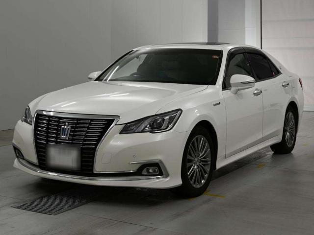2016 Toyota Crown Hybrid Royal Saloon