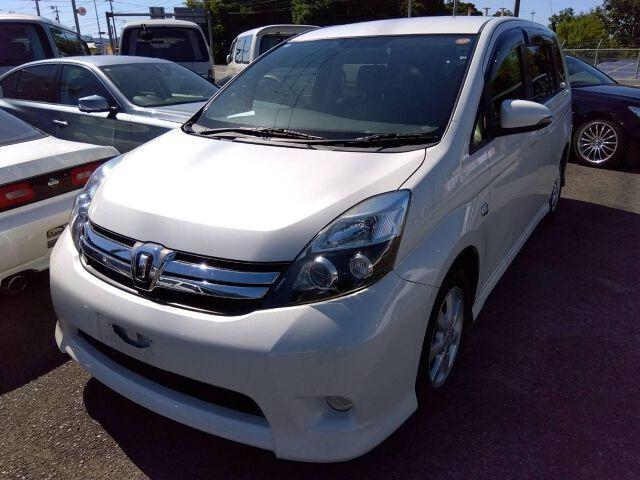 2014 Toyota ISIS Platana
