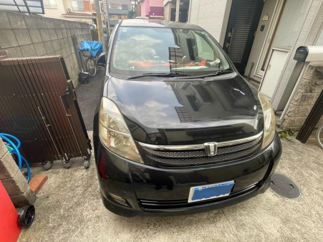 2005 Toyota Isis Platana