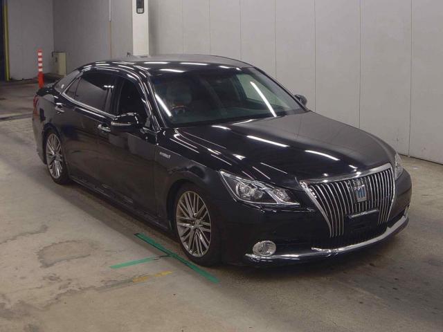 2013 Toyota Crown Majesta F Version
