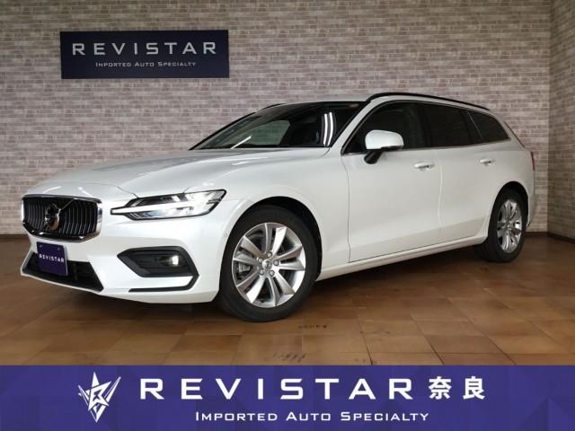 2022 Volvo V60 B4 Momentum, Leather, Navigation, 360 Camera, Park Assist