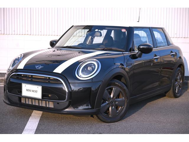 2023 MINI 5HB Cooper D Premium Plus Package Classic Trim