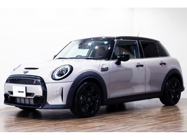 2023 MINI 5HB Cooper SD Classic Trim
