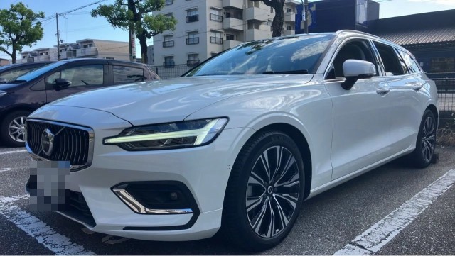 2023 Volvo V60 Ultimate B4