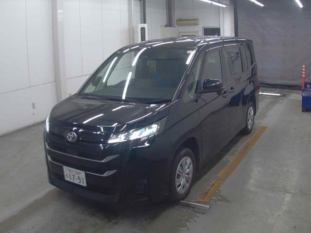 2022 Toyota Noah X 4WD