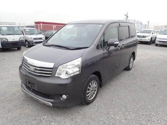 2013 Toyota Noah X L Selection