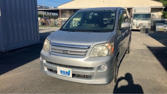 2005 Toyota NOAH X