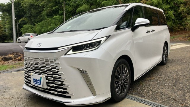 2024 Lexus LM LM500h Version L
