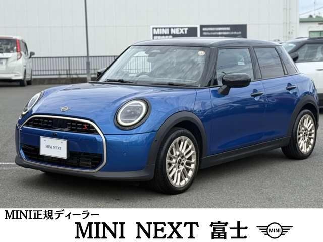 2024 MINI 5HB Cooper S Favored Trim
