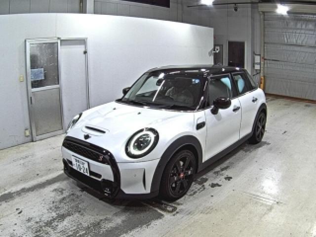 2023 MINI 5HB Cooper S Premium Plus Pack Essential Trim