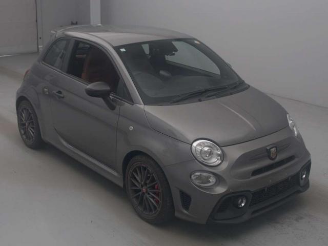 2023 Abarth 695 Competizione