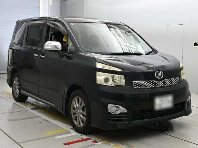 2012 Toyota Voxy ZS Kirameki?