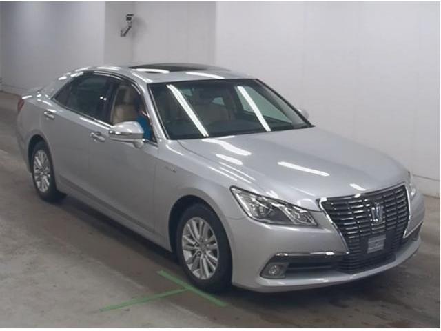 2014 Toyota Crown Hybrid Royal Saloon