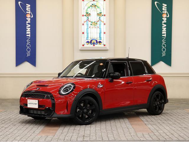 2023 MINI 5HB Cooper S Premium Plus Package Classic Trim