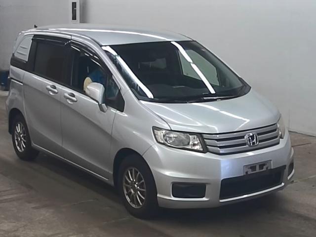 2013 Honda Freed Spike G Just Selection