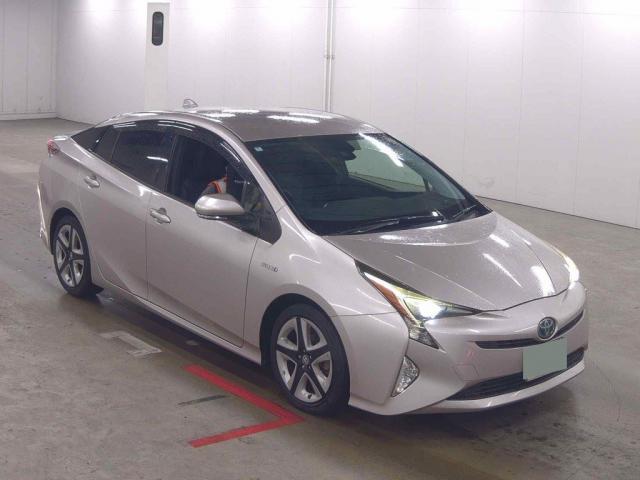 2016 Toyota Prius S Touring Selection