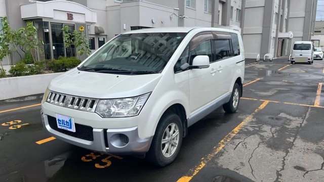 2012 Mitsubishi Delica D5 M