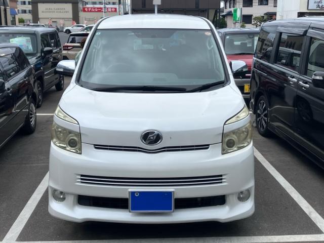 2010 Toyota Voxy Special ZS Kirameki 2