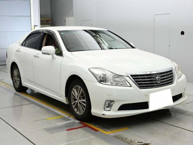 2010 Toyota Crown Royal Saloon