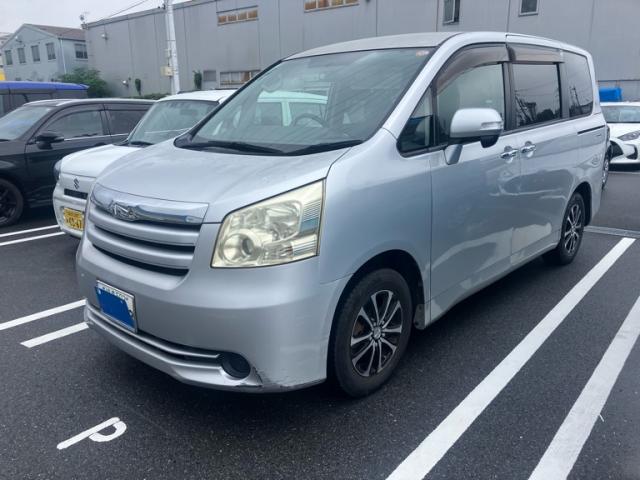 2010 Toyota Noah Special Edition X Smart Edition
